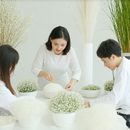 探索神秘的白色植物與白色美食的圖片，外籍老師與學生一起學習英文，展示各種白色食材和植物，呈現文化交流的樂趣與知識。