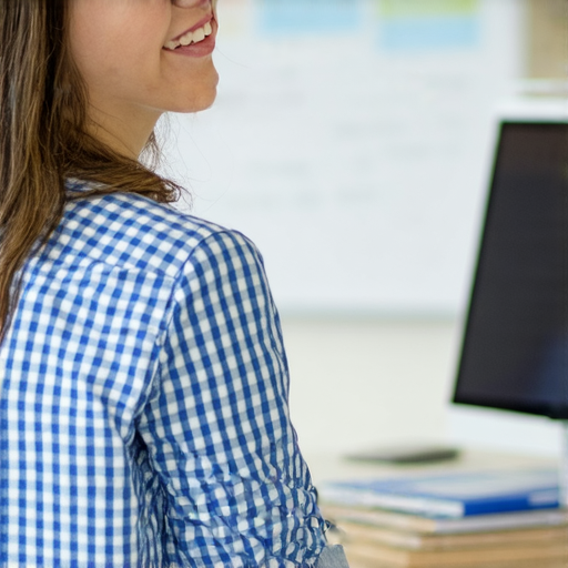 提升英文能力的場景，外籍老師與學員一對一互動，專業教學環境，強調實時交流和學習效果，適合所有英語水平的人士立即體驗。